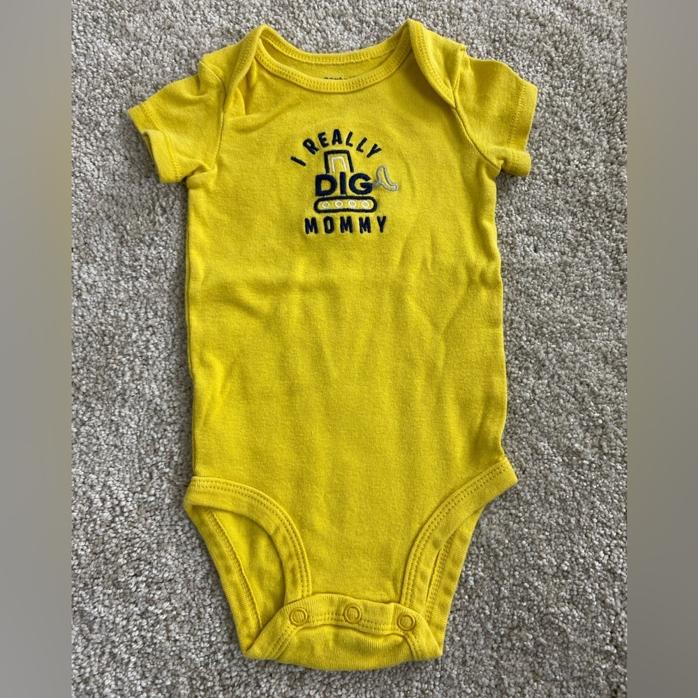 5/$15 Carter’s Boys Construction I Really Dig Mommy Body Suit